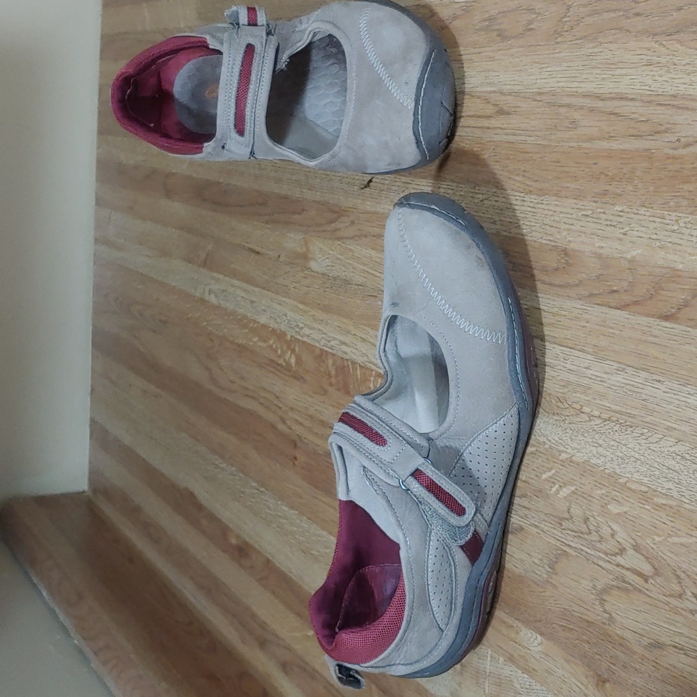 Clarks Mary Jane Walking Shoes 9